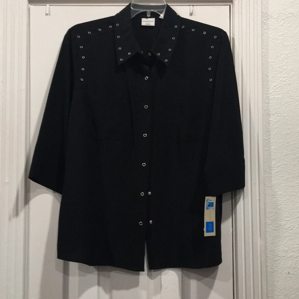 Convington woman black shirt